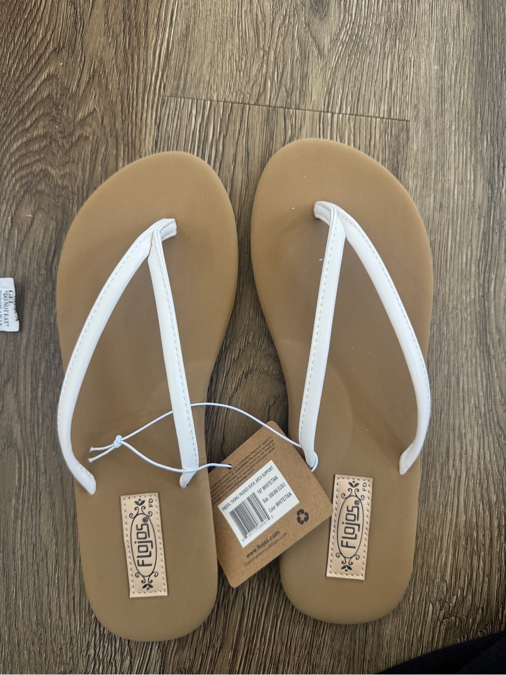 NWT: Flojos White Strap Brown Footbed Flip Flops